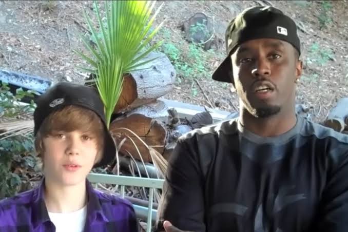 Justin Bieber saat usia 15 tahun bersama Diddy