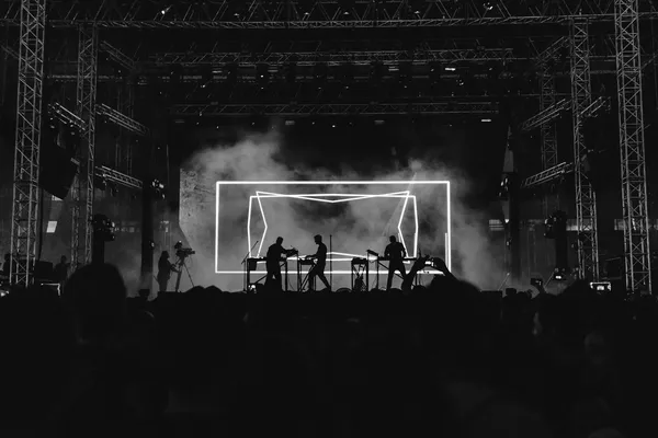 Lagu-lagu yang sedang mendominasi media sosial minggu ini April 2025